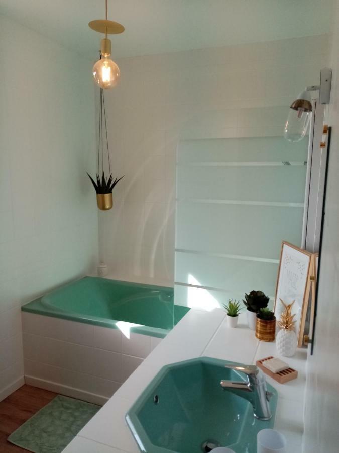 La maison d à côté Lacropte Extérieur photo